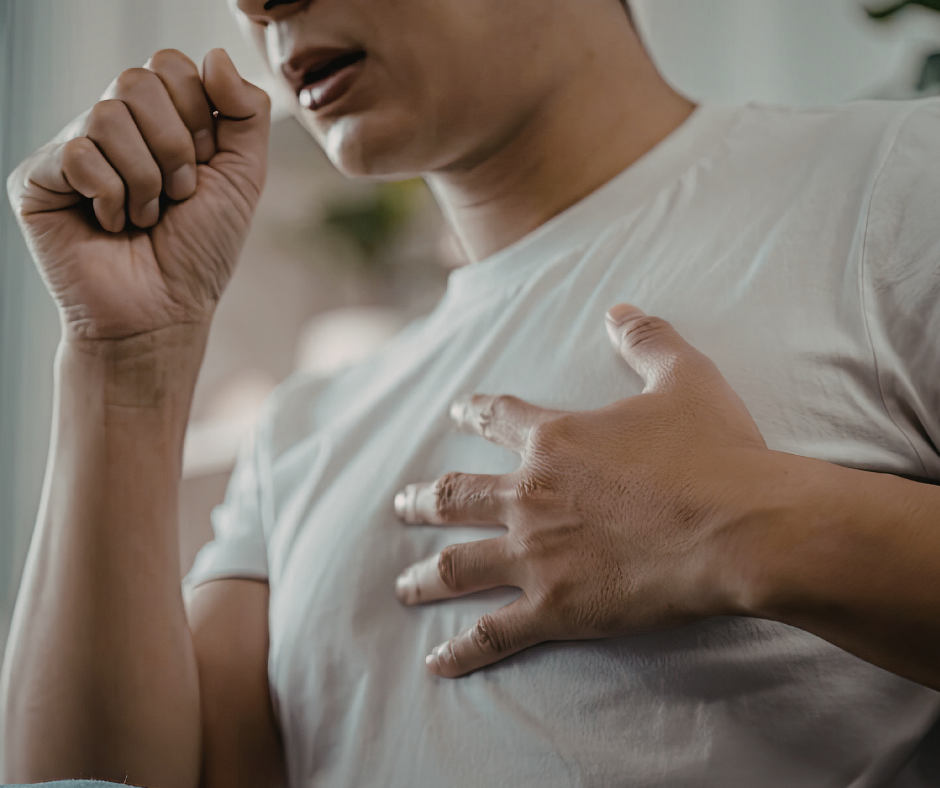 Sensación de opresión en el pecho: cuando los estudios salen normales pero tú sigues sintiendo que no respiras bien